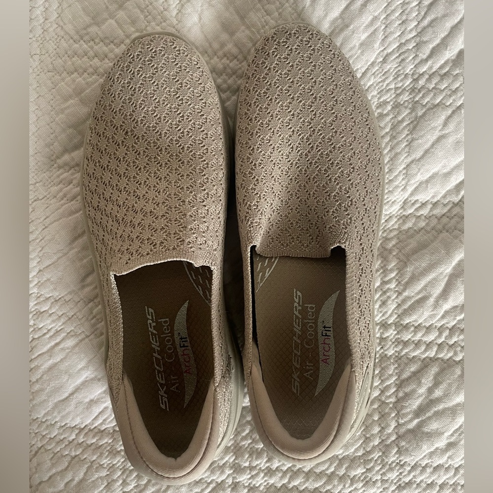 Sketchers Air - Cooled (Arch Fit) Sneakers